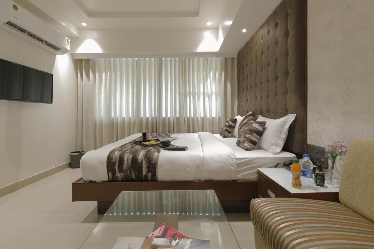 מומביי Hotel Ariana Residency מראה חיצוני תמונה