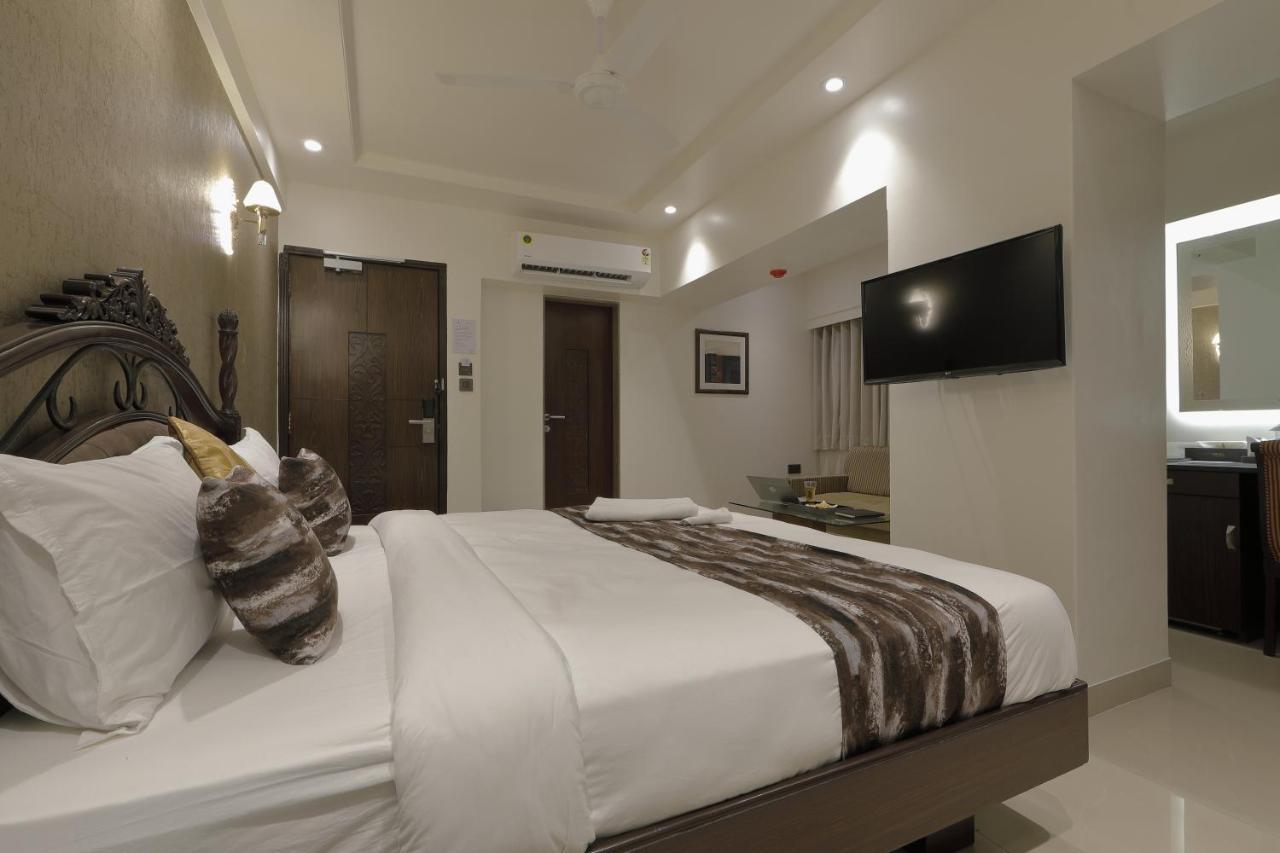 מומביי Hotel Ariana Residency מראה חיצוני תמונה