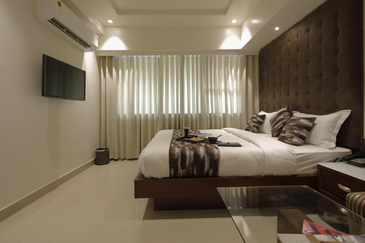 מומביי Hotel Ariana Residency מראה חיצוני תמונה